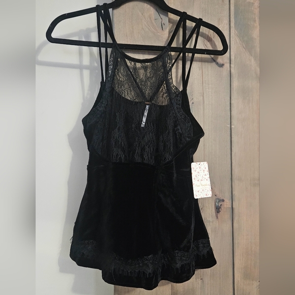 FREE PEOPLE Ellie Black velvet/lace top. Size M NWT - Picture 4 of 11